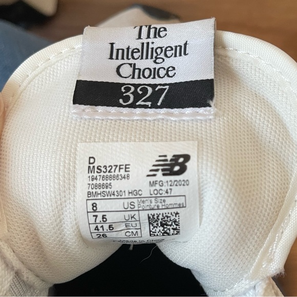 New Balance 327 - Picture 4 of 6
